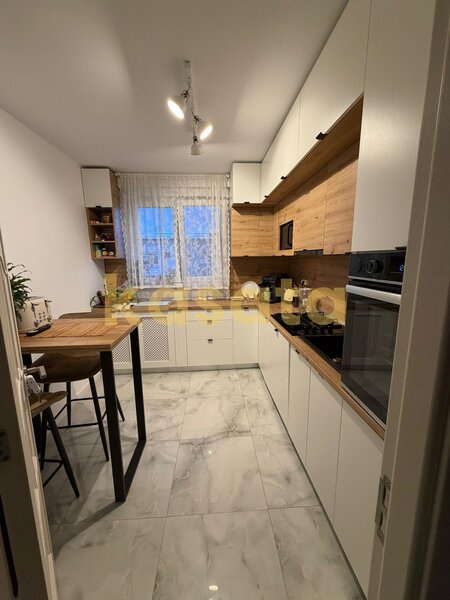 Apartament de 3 camere, luminos, vedere deschisa !!